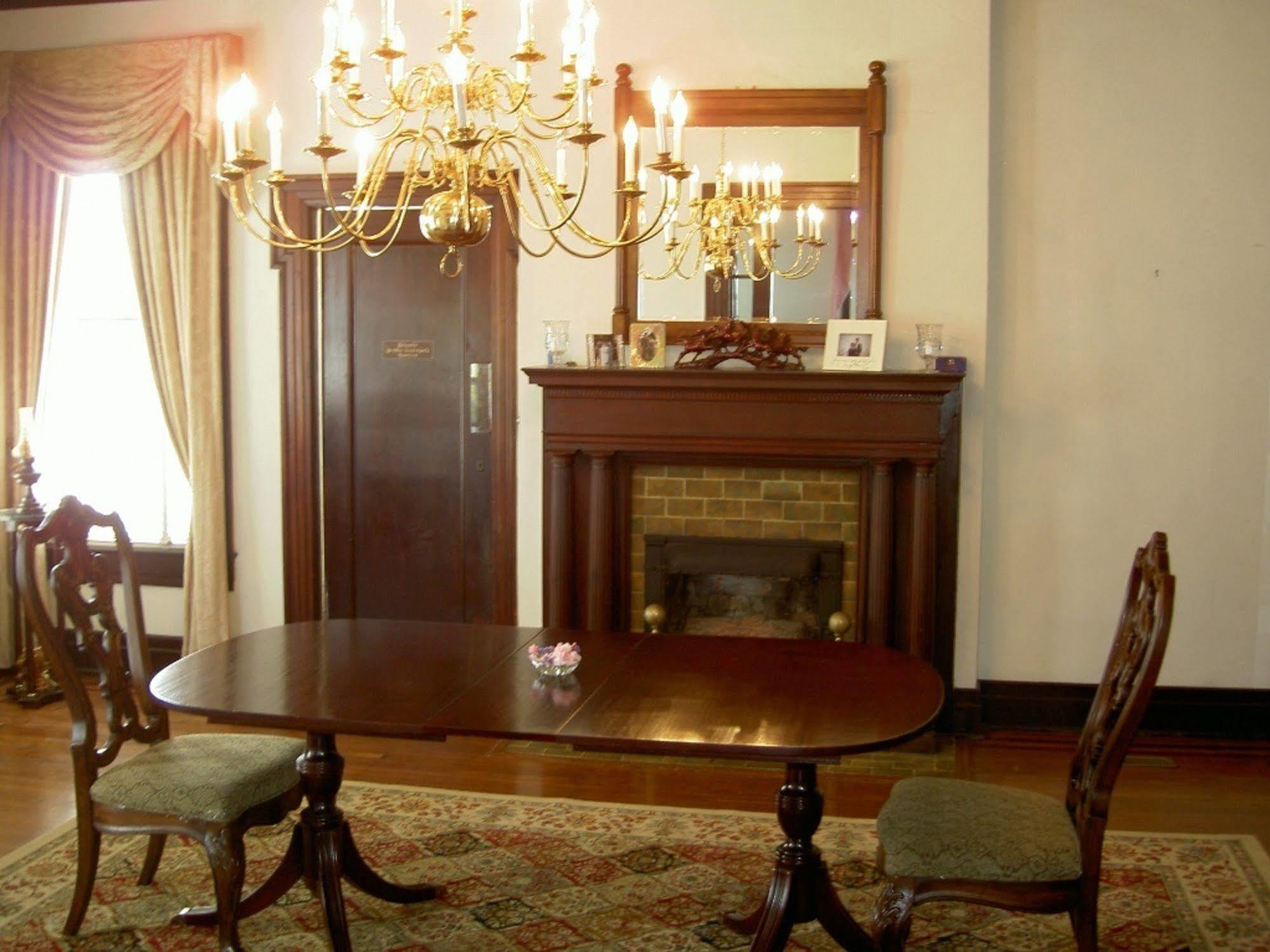 Simply Divine Hotel Dunn Room photo